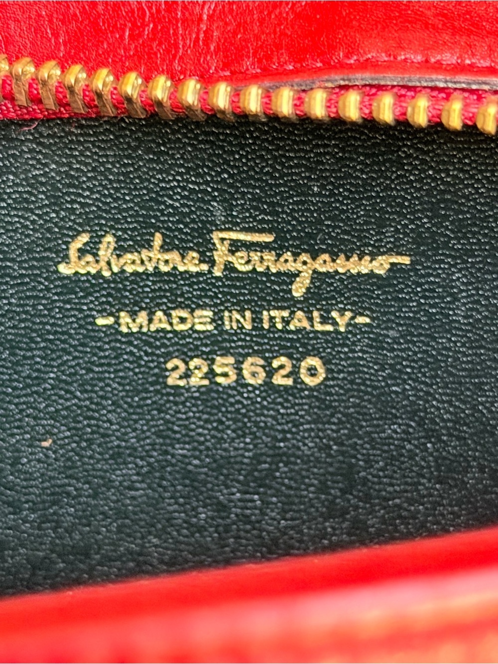 Vintage Salvatore Ferragamo Vara Bow Mini Vanity Case Red Leather Gold Hardware - Picture 10 of 10
